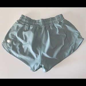 LIGHT BLUE/GREEN LULULEMON HOTTY HOT SHORTS